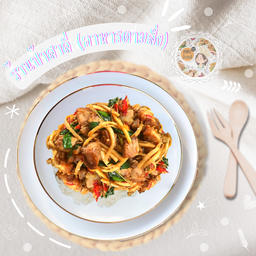 ข้าวราดผัดกะเพราหมูกรอบใส่หน่อไม้เหลือง