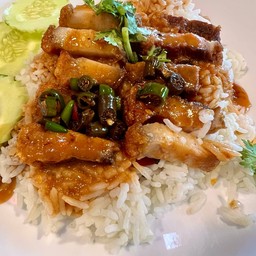 ข้าวขาวหมูกรอบ