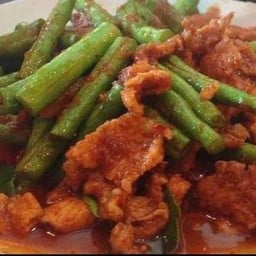 ผัดพริกแกงหมู