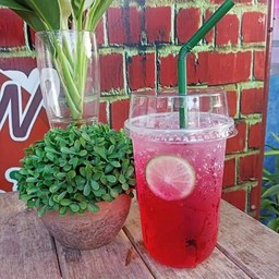 น้ำแดงโซดามะนาว