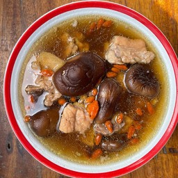 ตุ๋นกระดูกหมูเห็ดหอม