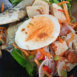 ยำขนมจีนคุณหนึ่ง