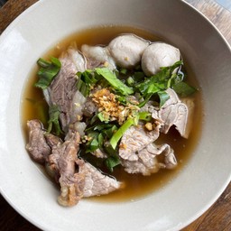 เตี๋ยวเนื้อสด เนื้อตุ๋น ลูกชิ้นเนื้อ น้ำใส