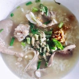 ข้าวต้ม ตับหมู ไส้อ่อน หมูสับ