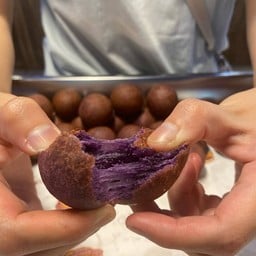 ไข่เต่ามันม่วงกรอบ 🥚🐢 มันปุยมุ้ย ตลาดมหาชัยไนท์ต้นสน 🎄