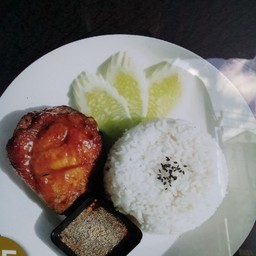 ข้าวไก่ย่างน้ำจิ้มแจ่ว