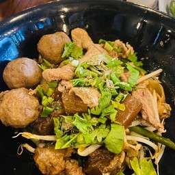 เกาเหลา3โต(สาขา3) เนื้อตุ๋น หมูตุ๋น หน้าร้านโตคีรีบีฟ