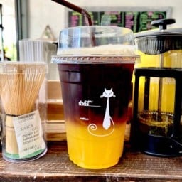ร้านกาแฟต๋าตั้ง อาหารและเครื่องดื่ม( ชา กาแฟ น้ำผลไม้ปั่น ขนมปังปิ้ง ข้าวกะเพรา ข้าวไข่เจียว)