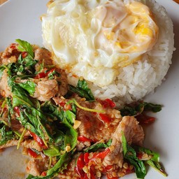 ครัวคุณเก้า  อาหารตามสั่ง&ส้มตำ หลังโรงเรียนดาราสมุทรศรีราชา
