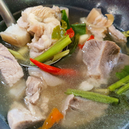 ต้มยำขาหมู น้ำใส