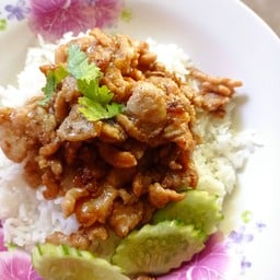 ข้าวทอดกระเทียม