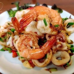 ข้าวราดผัดพริกเกลือกุ้ง