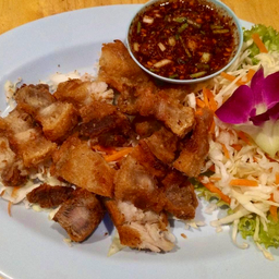 หมูสามชั้นทอดน้ำปลา