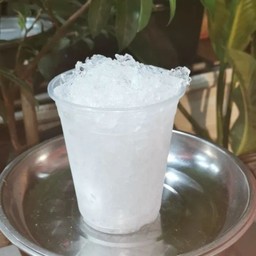 น้ำแข็งบดใส่แก้ว