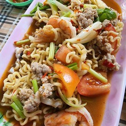 ยำมาม่าหมูสับ