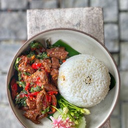 กะเพราเนื้อโคขุน(ราดข้าว)