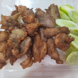 กระเพราหลบมุม ถนนจิระ