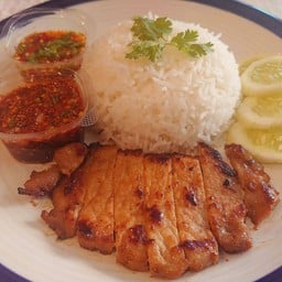 ธัชมนข้าวไก่ย่าง-หมูย่าง Thachchamon