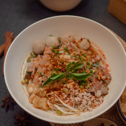 ก๋วยเตี๋ยวต้มยำน้ำใสหมู
