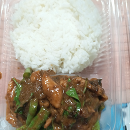 ผัดพริกแกง