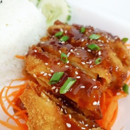 ข้าวไก่กรอบราดซอสลกระเทียม