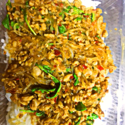 กระเพราวุ้นเส้นหมูสับราดข้าว