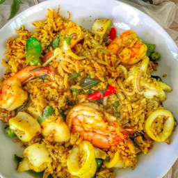 ข้าวผัดพริกแกงใต้ทะเลแห้ง (เผ็ดนะคะ)