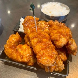 ไก่ไร้กระดูกเกาหลี 5 ชิ้น กิมจิพร้อมผักดอง