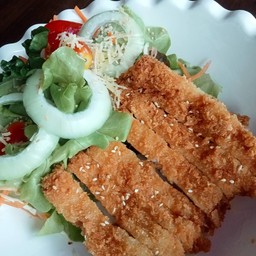 สลัดไก่กรอบ