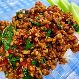 ร้านกะเพราบ้าน จัดจ้านย่านศาลายา