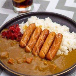 ข้าวแกงกะหรี่ญี่ปุ่น+ไส้กรอก5ชิ้น