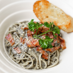 สปาเก็ตตี้ครีมเห็ดทรัฟเฟิล