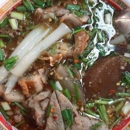 (สี่แยกเทคนิค)ก๋วยจั๊บน้ำข้นเจ้าเก่าตลาดไนท์