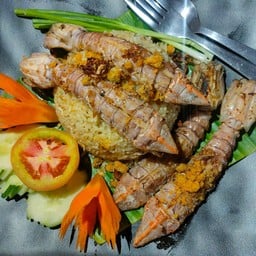 ข้าวผัดผัดกั้งพิเศษ