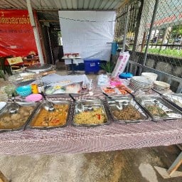ก๋วยเตี๋ยว ข้าวราดแกง สนามยิงปืน