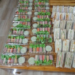 แซนวิทไส้ทะลักริมทางรถไฟ