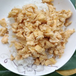 ข้าวไข่ขยี้ซอส