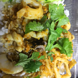 ทอดกระเทียมราดข้าว