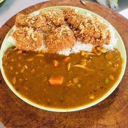 ข้าวแกงกะหรี่ญี่ปุ่น+ปลาดอลลี่ทอดกรอบ