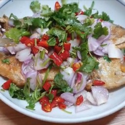 ยำปลาทูหอมเค็ม