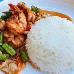 ผัดพริกแกงกุ้งถั่วฝักยาว ราดข้าว
