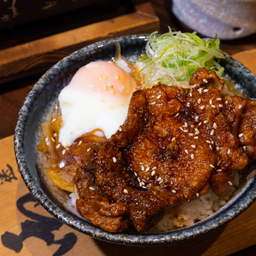 E4 ข้าวหน้าไก่กรอบเทริยากิ