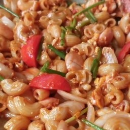 มะกะโรนีผัดซอส