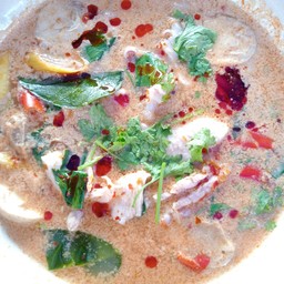 ต้มยำน้ำข้น  กุ้ง ปลาหมึก หมู ไก่ รวมมิตร