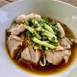 ร้านก๋วยเตี๋ยวหมูเลียง สะพานเบจมา