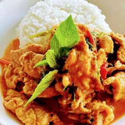 พะแนงหมู ราดข้าว