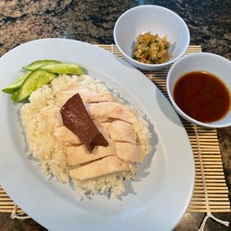 ข้าวหอมมะลิ อกไก่ต้มไหหลำ