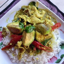 แกงเขียวหวานไก่ผัดแห้ง