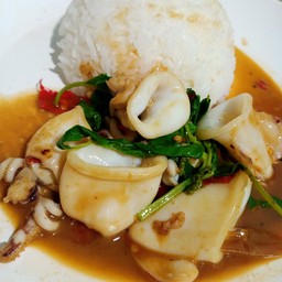 กระเพราปลาหมึก