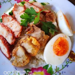 ข้าวหมูแดง หมูกรอบ